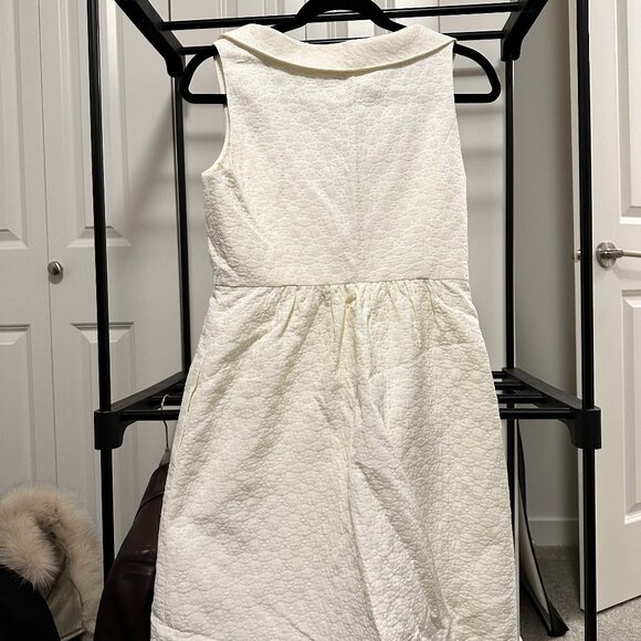 Sleeveless White Dress with deep V collar Neckline - Picture 2 of 3